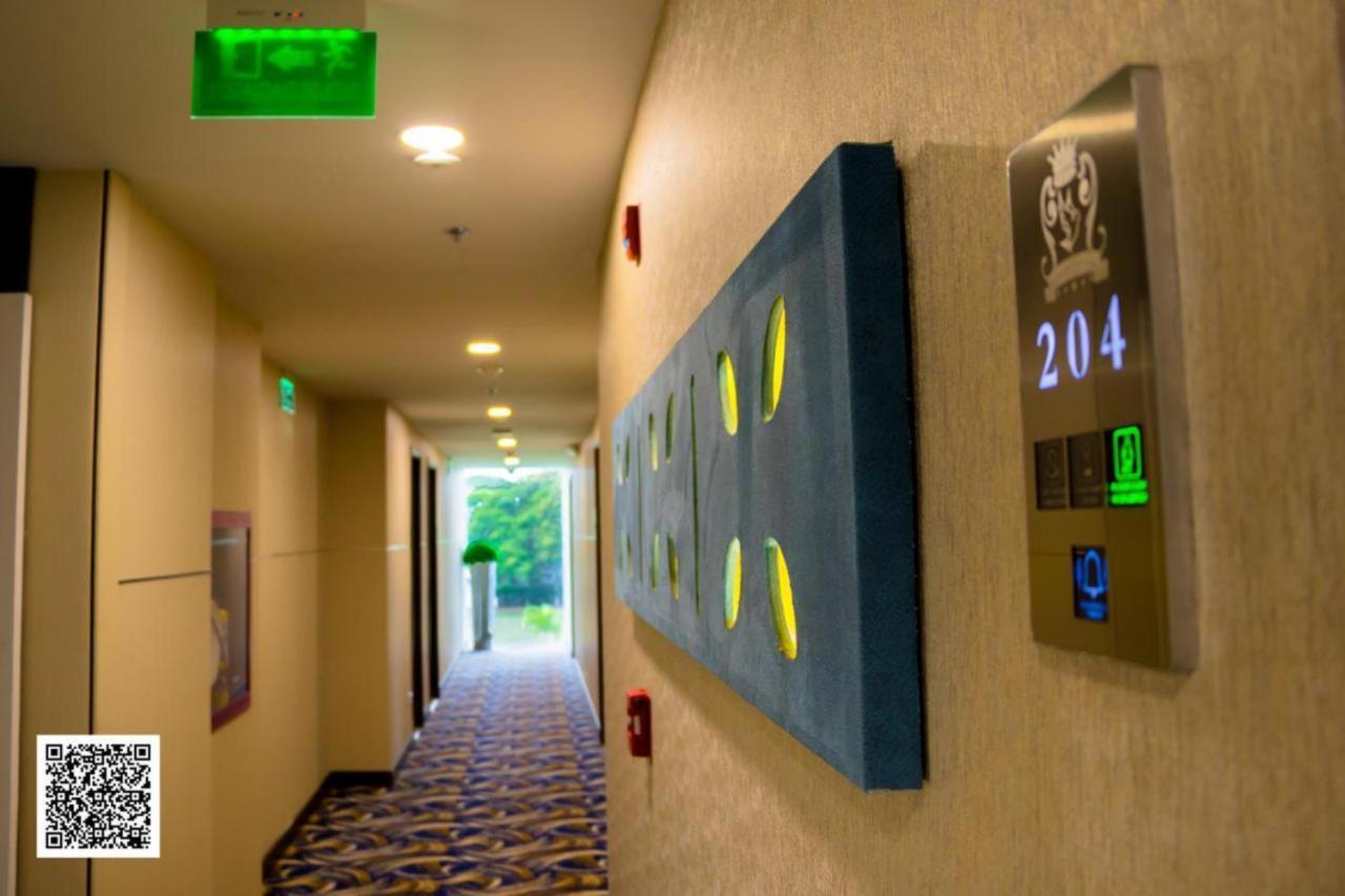Hotel Royal Elim International Cali Exterior foto A QRpedia code in a hotel