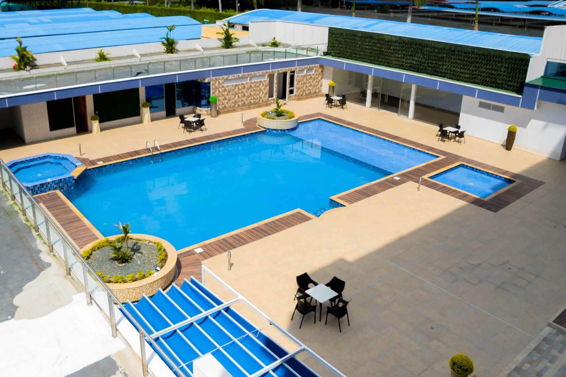 Hotel Royal Elim International Cali Exterior foto The pool at the hotel