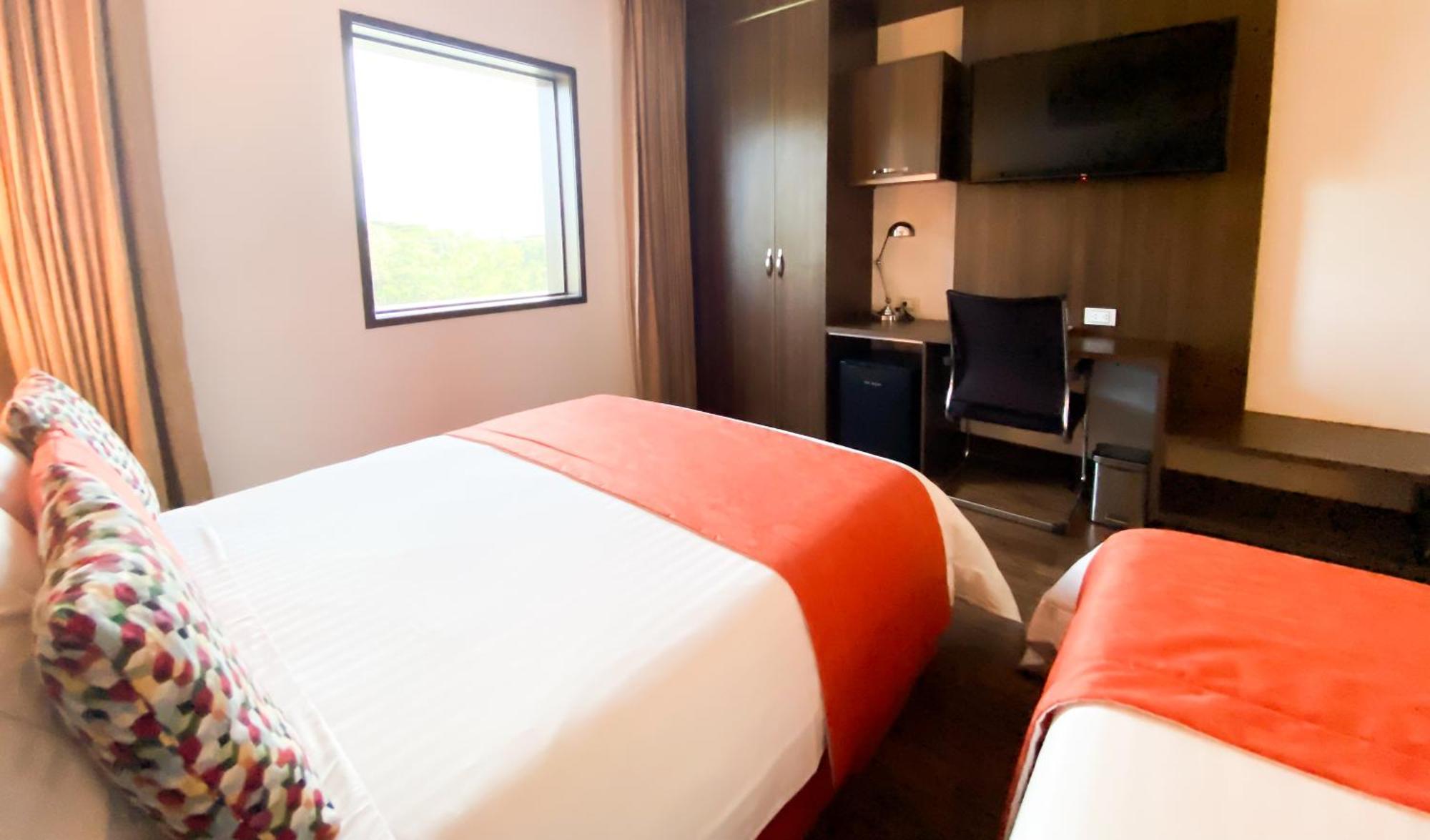 Hotel Royal Elim International Cali Exterior foto A room at the hotel