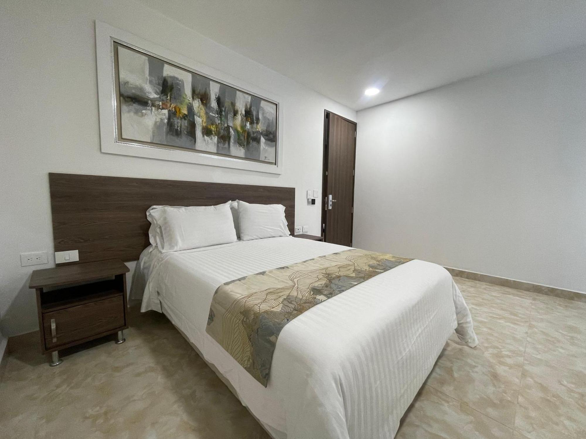 Hotel Royal Elim International Cali Exterior foto A bedroom in a hotel
